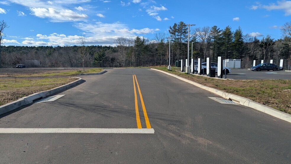 More Photos Of 329 Ruby Road Rd, Willington Flex For Lease