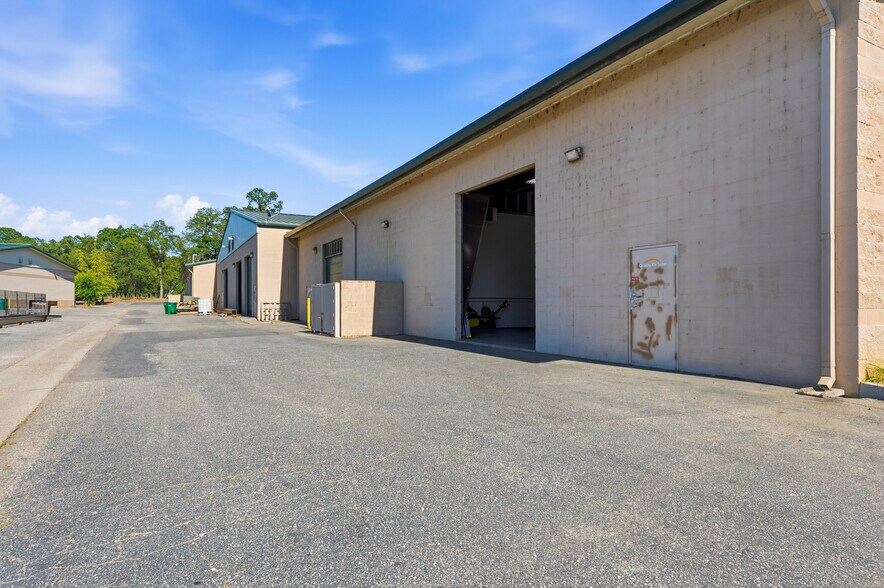 More Photos Of 17278-17310 Cattle Dr, Penn Valley Warehouse For Lease