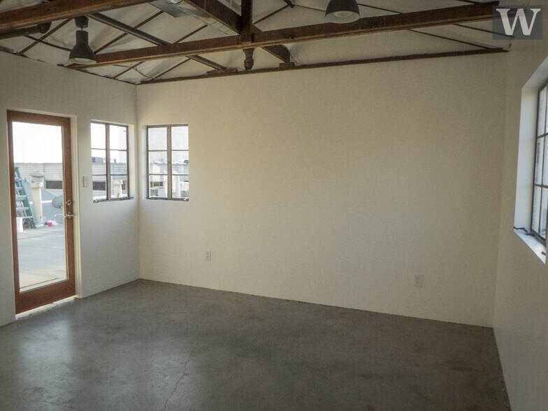 More Photos Of 1063 Gayley Ave, Los Angeles Loft Creative Space For Lease