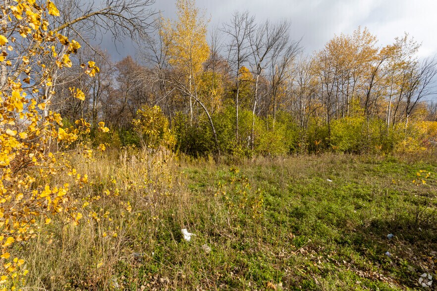 More Photos Of 4272 Boul Dagenais O, Laval General Retail For Lease