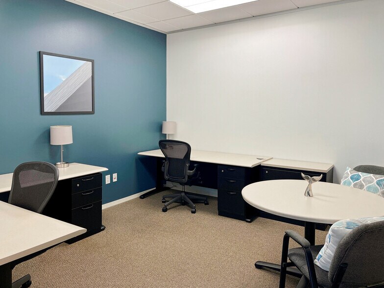 More Photos Of 21 Waterway Ave, The Woodlands Coworking Space