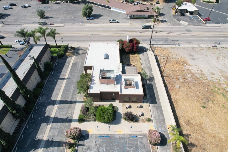 More Photos Of 1380 E Highland Ave, San Bernardino Freestanding For Lease