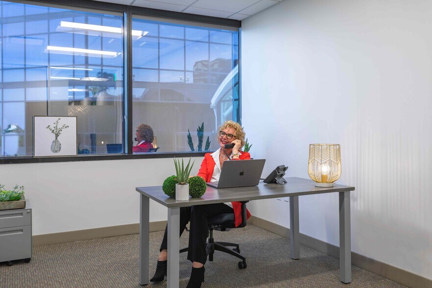 More Photos Of 515 N Flagler Dr, West Palm Beach Coworking Space