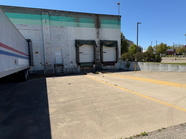 More Photos Of 380 73rd ½ Street, South Haven Manufacturing For Sale