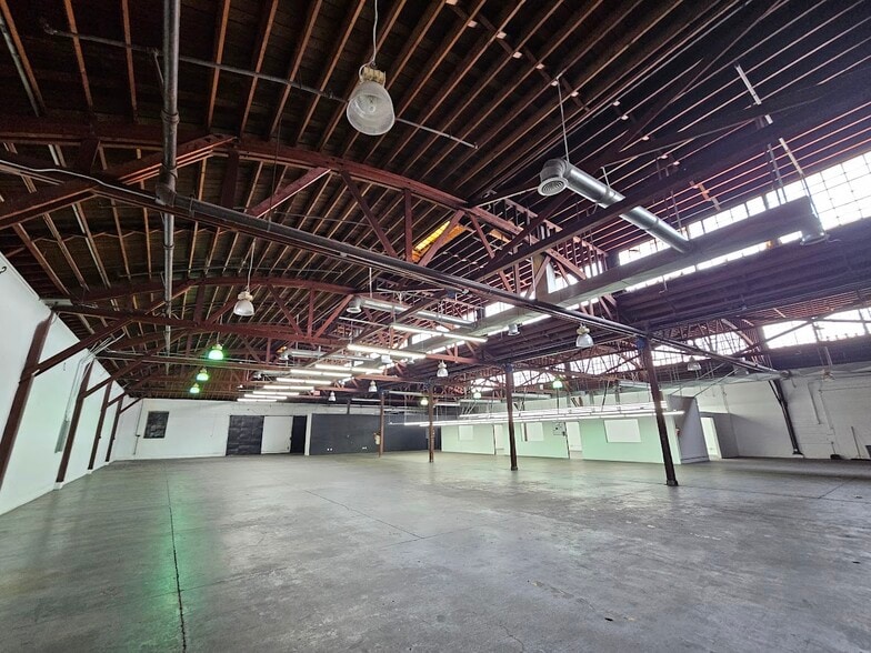 More Photos Of 2853 E Pico Blvd, Los Angeles Warehouse For Lease