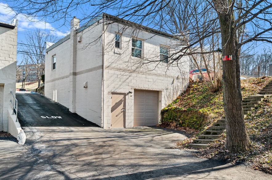 More Photos Of 450 Castle Shannon Blvd, Pittsburgh Storefront For Sale