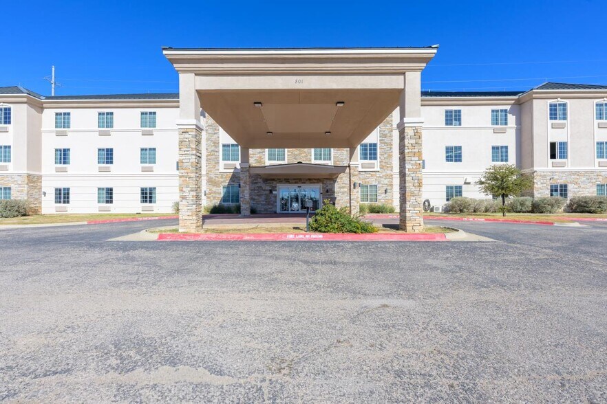 Primary Photo Of 801 S John Ben Shepperd Pky, Odessa Hotel For Sale