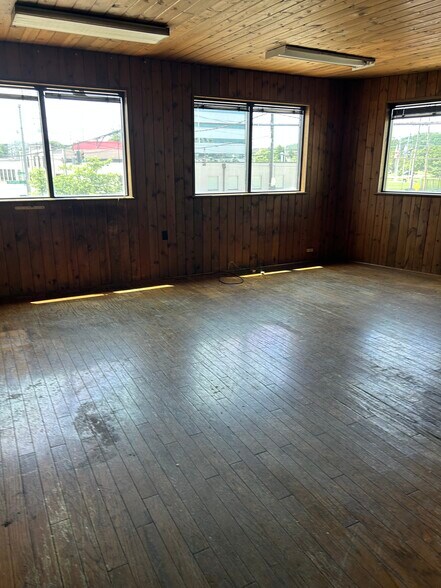 More Photos Of 2500 Spring Grove Ave, Cincinnati Warehouse For Sale