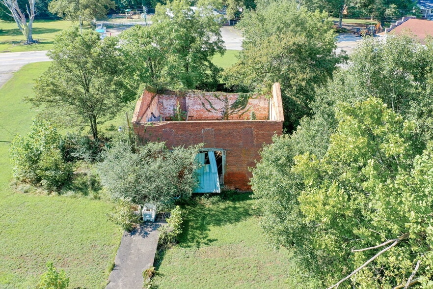 More Photos Of 208 Carolina Dr, Liberty Warehouse For Sale