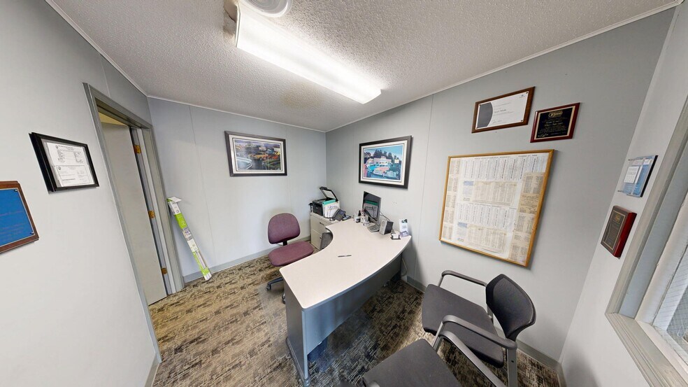 More Photos Of 1105 N McKinley Ave, Rensselaer Auto Dealership For Sale