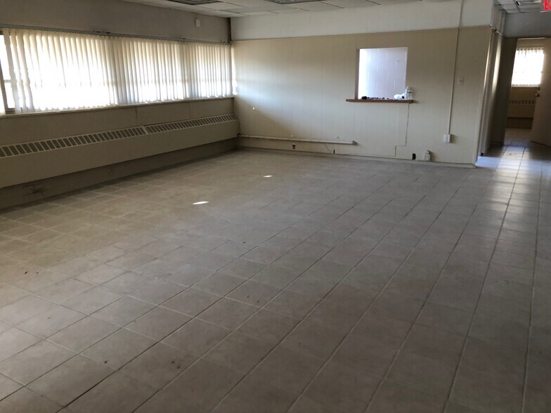 More Photos Of 12950 Capital St, Oak Park Manufacturing For Lease