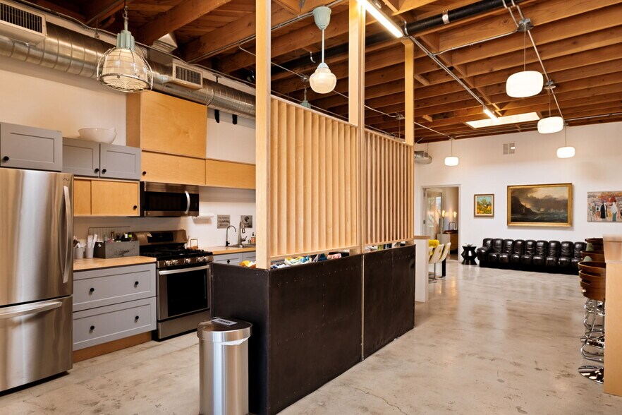 More Photos Of 5450-5458 W Washington Blvd, Los Angeles Office For Lease