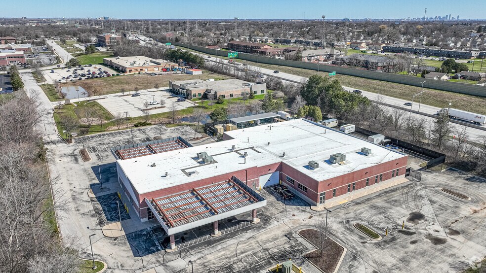 More Photos Of 3442 S 103rd St, Milwaukee Showroom For Sale