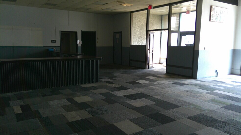 More Photos Of 634 5th Ave, Fairbanks General Retail For Lease