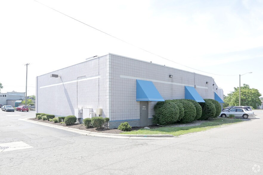 More Photos Of 2965 Orchard Lake Rd, Keego Harbor Storefront For Lease