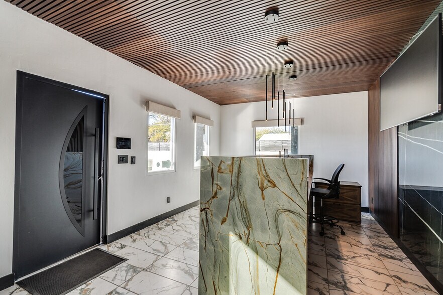 More Photos Of 1140 N Rosemont Blvd, Tucson Research And Development For Sale