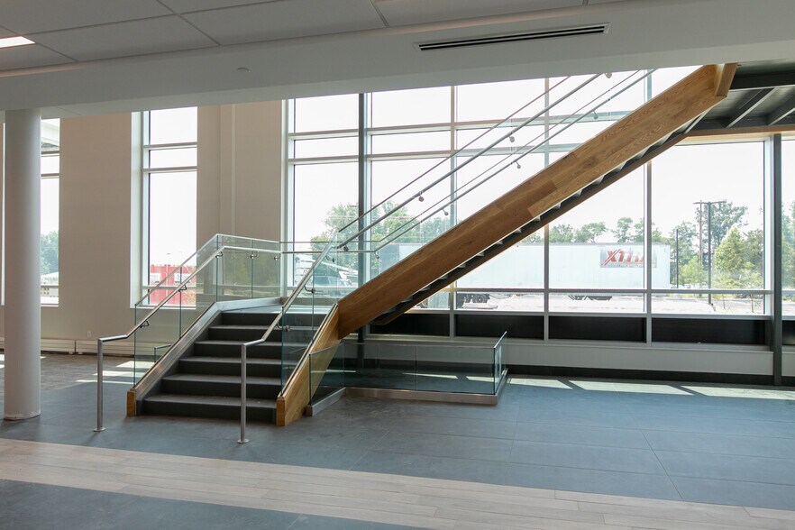 More Photos Of 1425 E Glendale Blvd., Valparaiso Healthcare For Lease