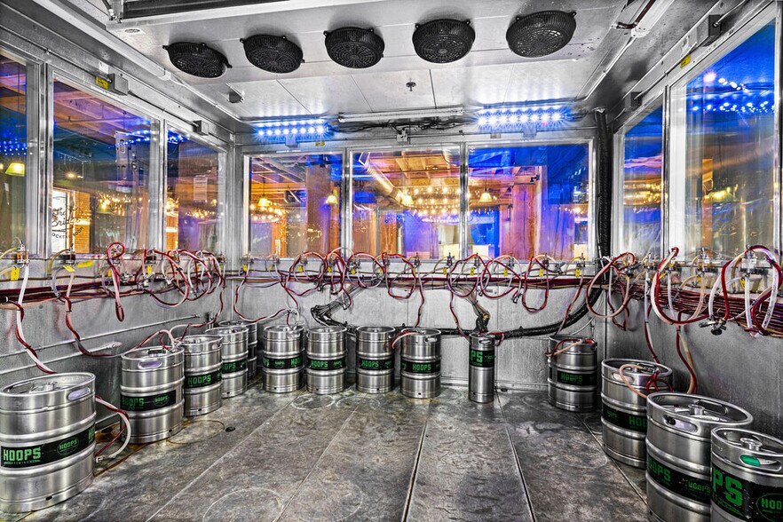 More Photos Of 325 S Lake Ave, Duluth Hotel For Lease