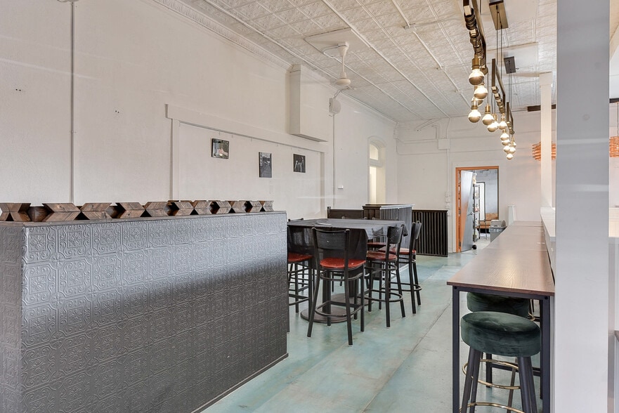 More Photos Of 1915 19th & Leavenworth Building, Omaha Restaurant For Lease