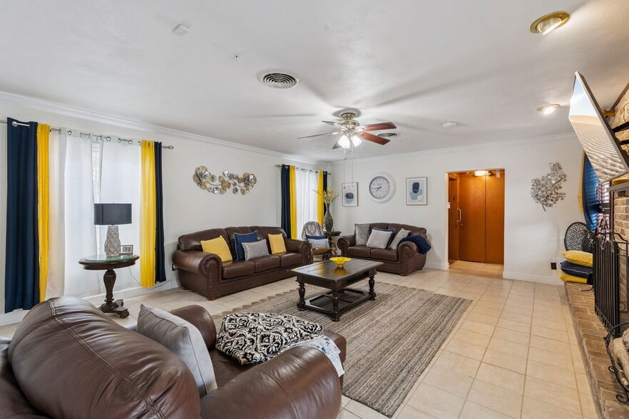 More Photos Of 27 S Center St, Eustis Assisted Living For Sale