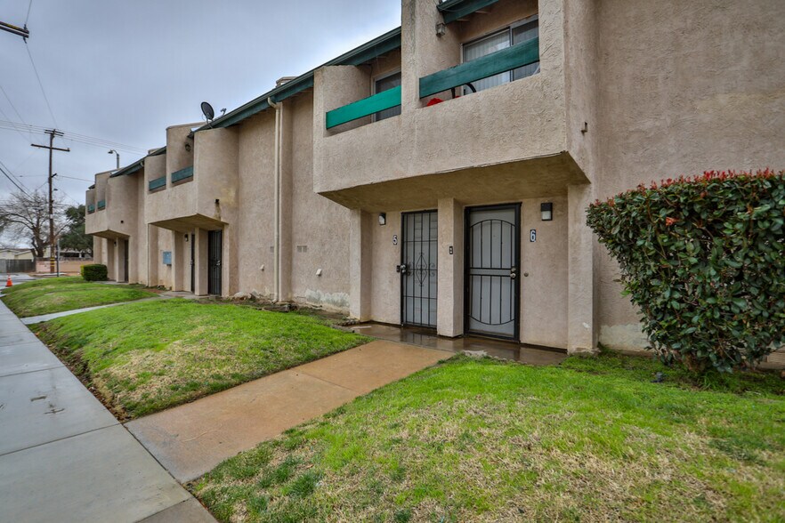 More Photos Of 958 E Avenue Q12, Palmdale Apartments For Sale