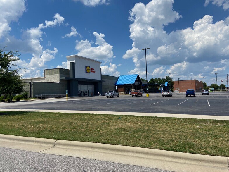 Primary Photo Of 1912-1916 Skibo Rd, Fayetteville Freestanding For Lease