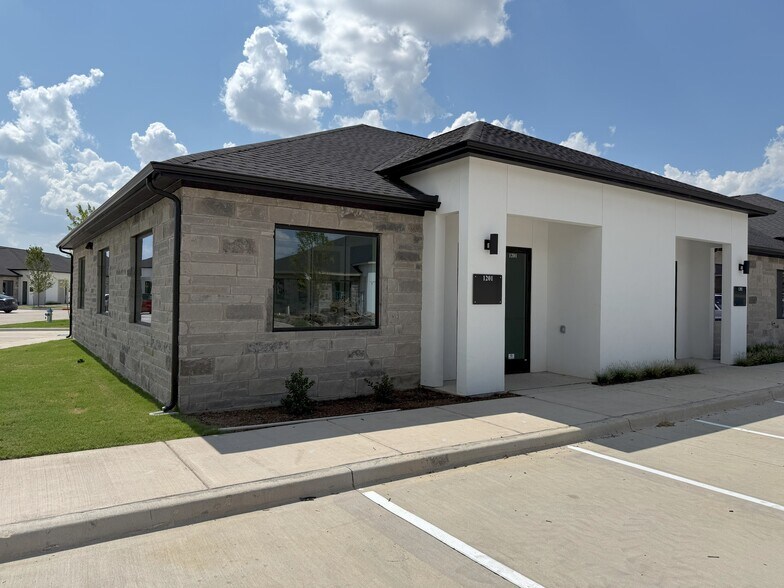 More Photos Of 6000 Alma Rd, McKinney Unknown For Lease