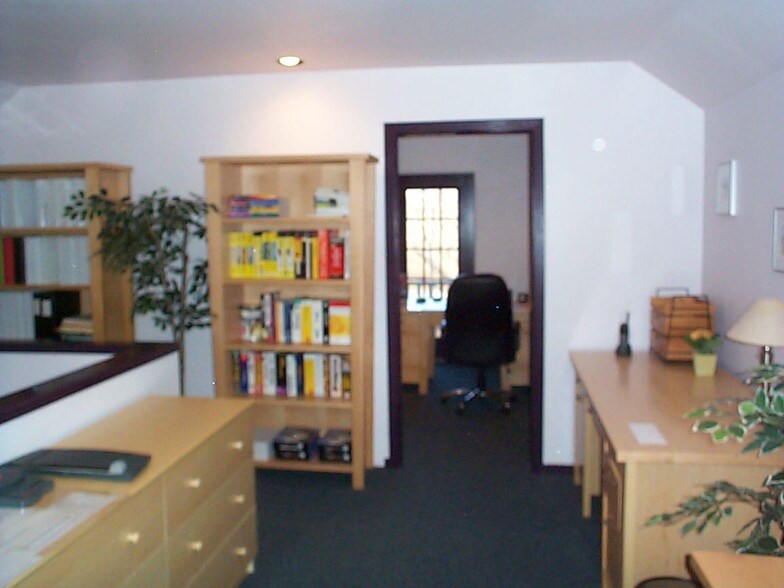 More Photos Of 2 Mystic Ln, Malvern Office For Lease