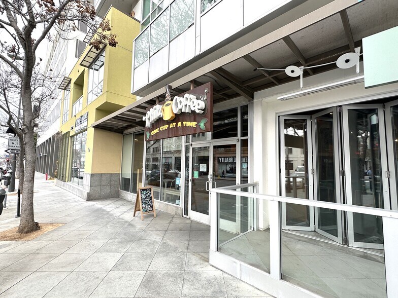 More Photos Of 525 Santa Monica Blvd, Santa Monica Apartments For Lease