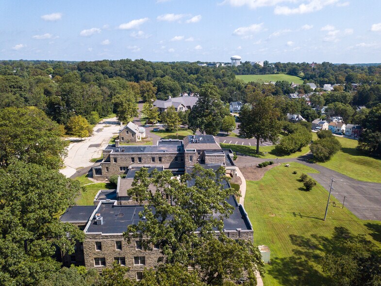 More Photos Of 100 W Laurel Ave, Cheltenham Township Office For Lease