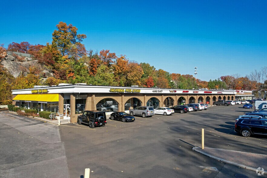 More Photos Of 365 Central Park Ave, Scarsdale Storefront For Lease