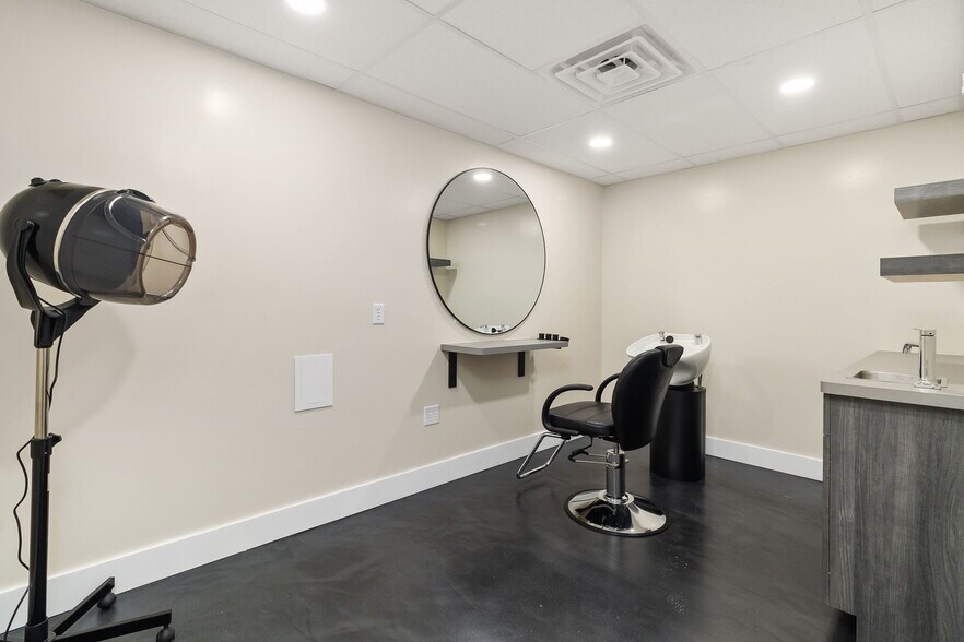 More Photos Of 1900 Tamiami Trl, Punta Gorda Office For Sale