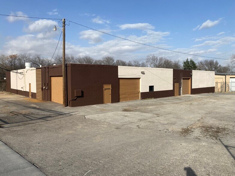 More Photos Of 2463-2517 S Riverside Dr, Fort Worth Industrial For Sale