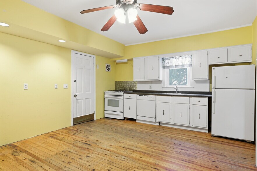 More Photos Of 2695 Main St, Lawrence Apartments For Sale