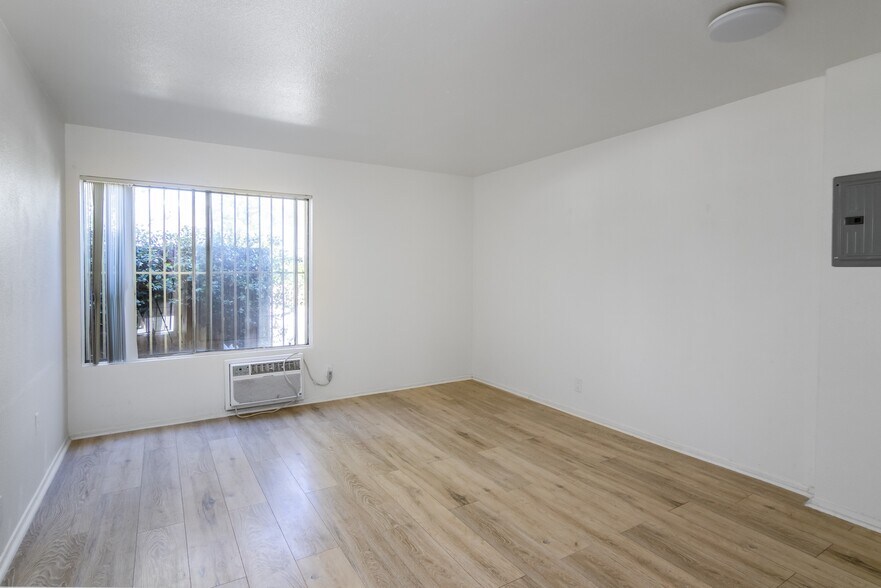More Photos Of 819 Wright Ave, Pasadena Apartments For Sale