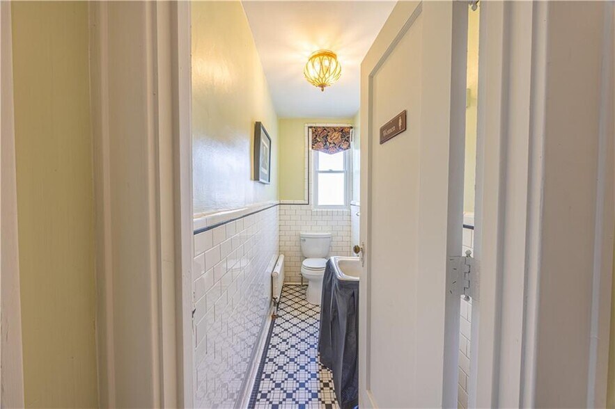 More Photos Of 121 Ridge Ave, Washington Funeral Home For Sale