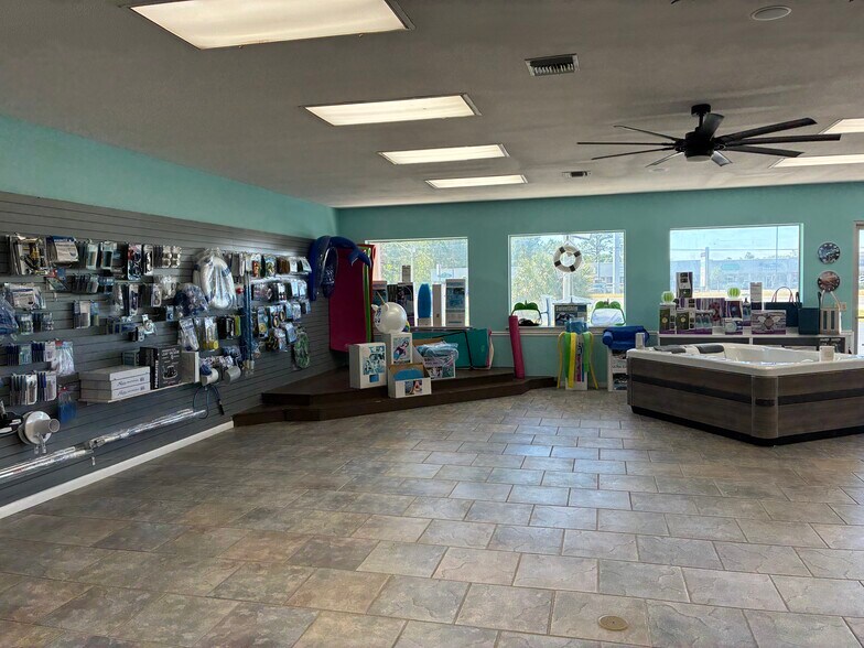 More Photos Of 3480 Gulf Breeze Pky, Gulf Breeze General Retail For Sale