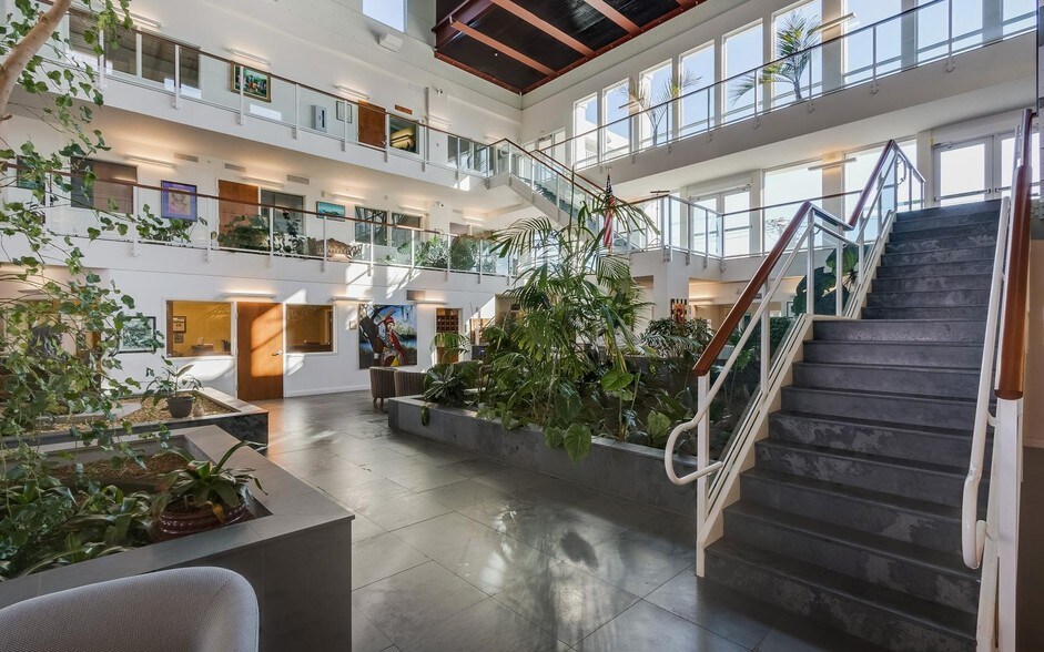 More Photos Of 1005 Lake Ave, Lake Worth Office For Lease