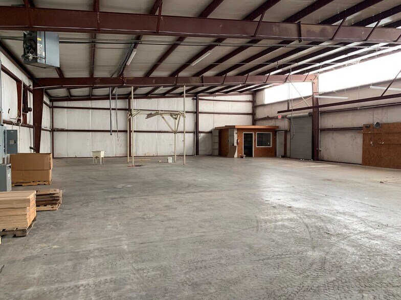 More Photos Of 3795 Evans Rd, Cumming Warehouse For Lease
