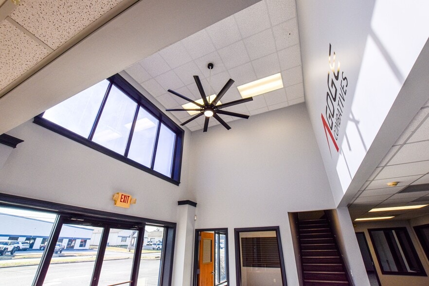 More Photos Of 95 Hunt Dr, Rossville Industrial For Lease