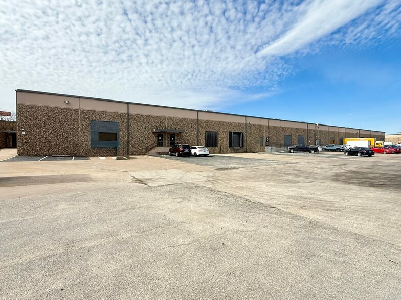 More Photos Of 1001 NE Loop 820, Fort Worth Distribution For Lease