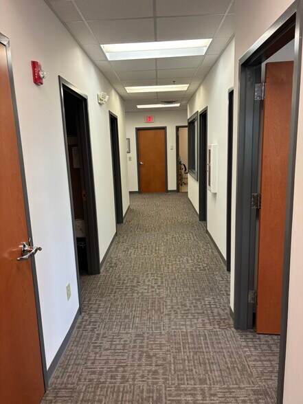 More Photos Of 100 Country Club Dr, Hendersonville Medical For Sale