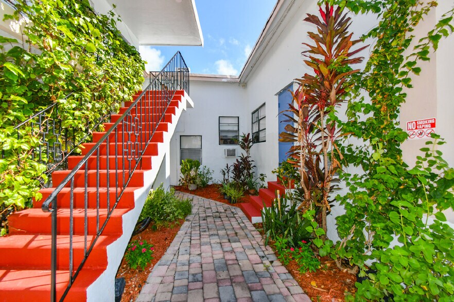More Photos Of 1801 Spruce Ave, West Palm Beach Apartments For Sale