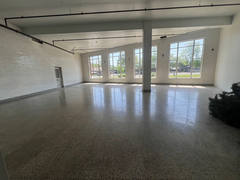 More Photos Of 3121 Broadway St, Paducah Storefront Retail Office For Sale