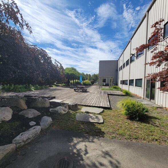 More Photos Of 47 Steves Ln, Gardiner Refrigeration Cold Storage For Sale