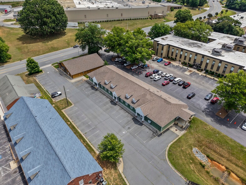 More Photos Of 8017 N Point Blvd, Winston-Salem Industrial For Lease