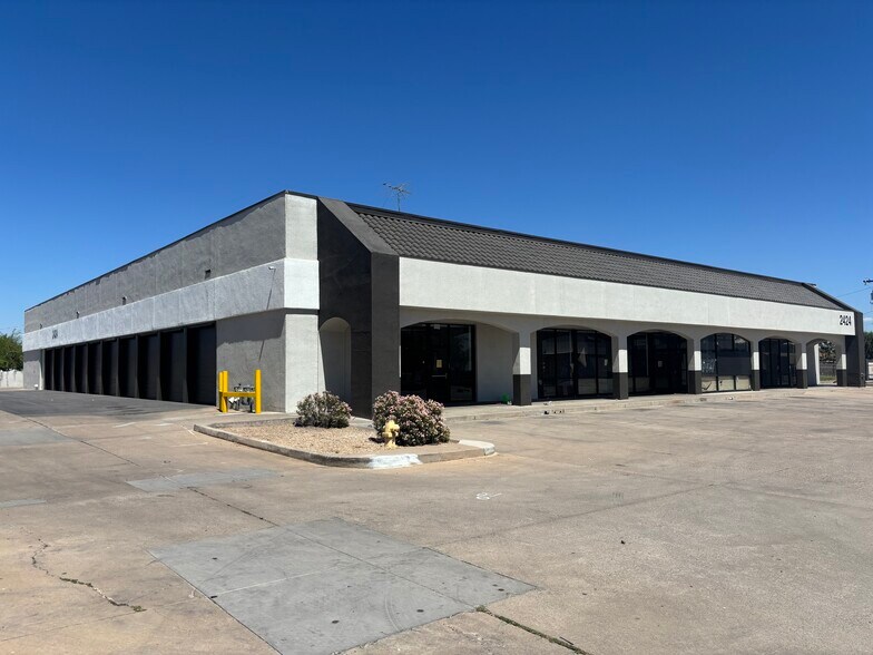 More Photos Of 2424 E McDowell Rd, Phoenix Freestanding For Lease