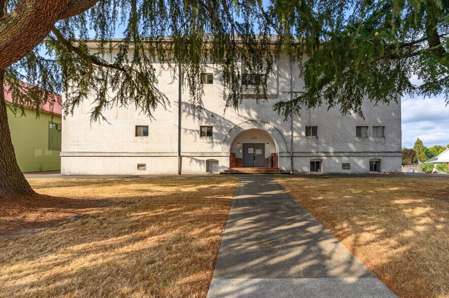 More Photos Of 229 E Monroe St, Carlton Apartments For Sale