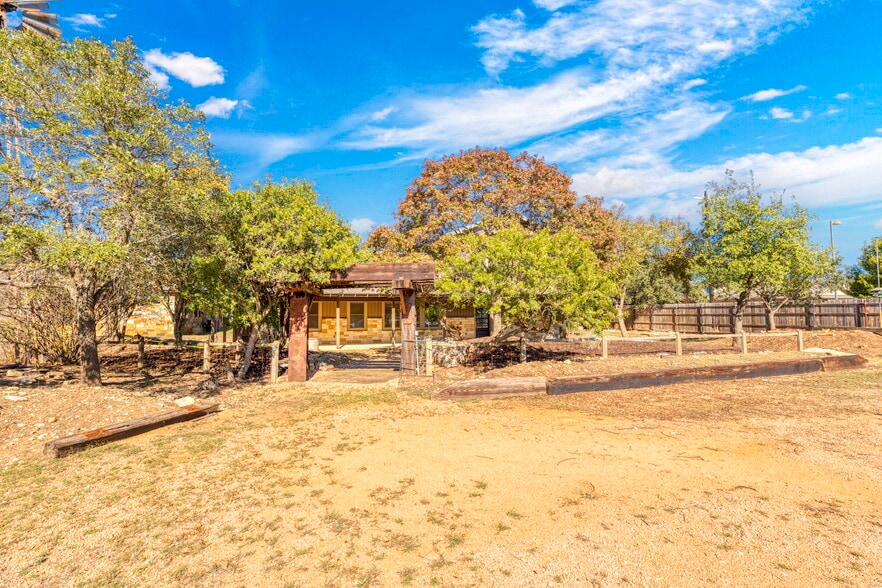 More Photos Of 1420 River Rd, Boerne Medical For Lease