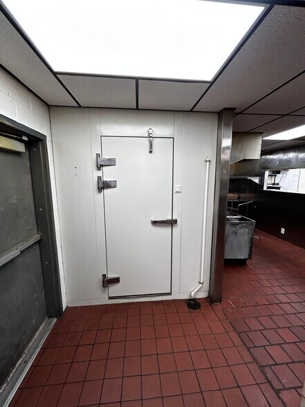 More Photos Of 9411 NE 10th St, Oklahoma City Fast Food For Sale
